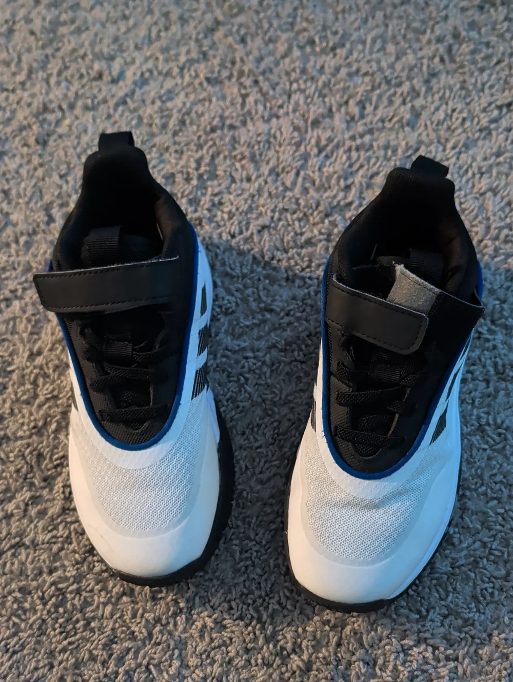 Adidas Boys White/Blue/Black Basketball Shoes Size 1